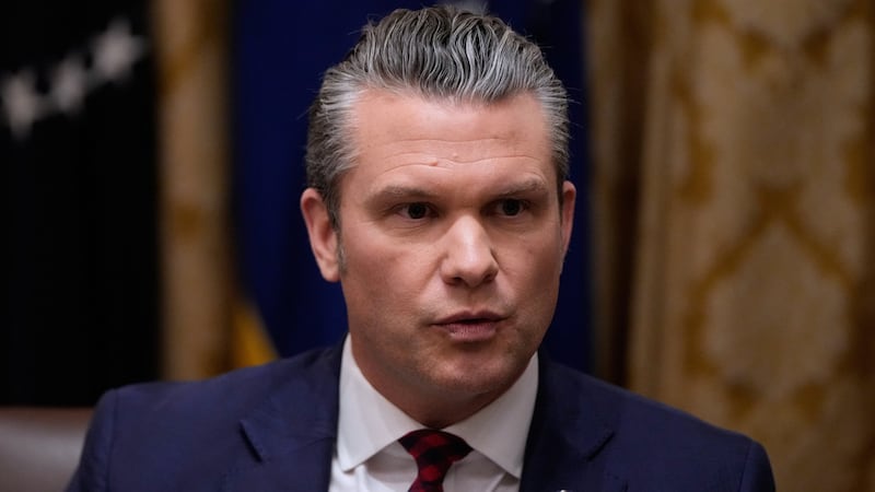 El secretario de Defensa estadounidense Pete Hegseth en la Casa Blanca en Washington, el 2 de...