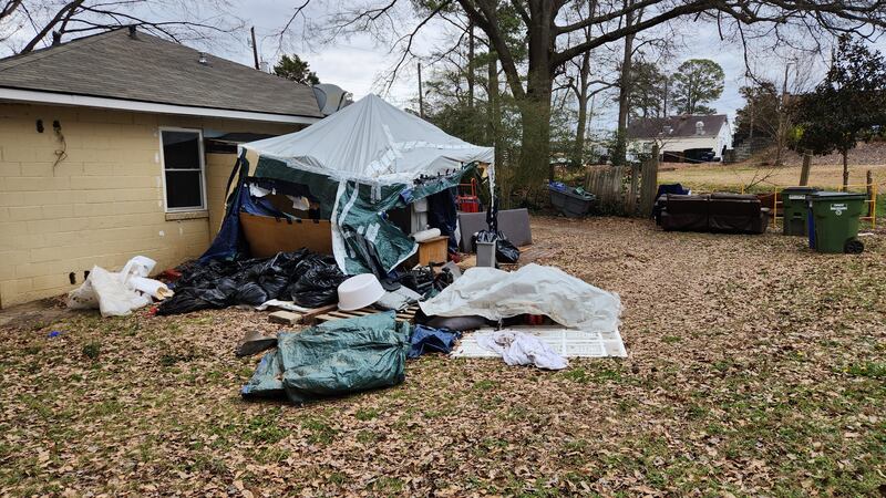 Un laboratorio de drogas fue descubierto en el patio de una casa en Brookhaven.
