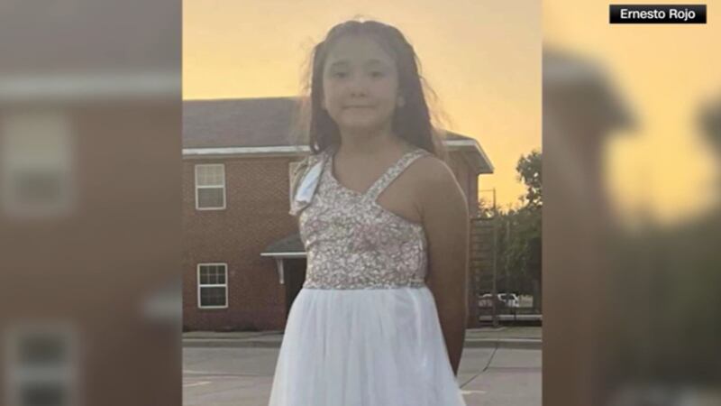 La familia de Jocelynn Rojo Carranza, de 11 años, dijo que la niña se suicidió tras...