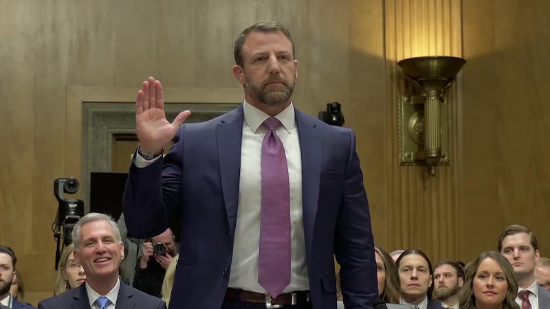 Markwayne Mullin, Nominado de Trump al Departamento de Seguridad Nacional. El senador Mullin...