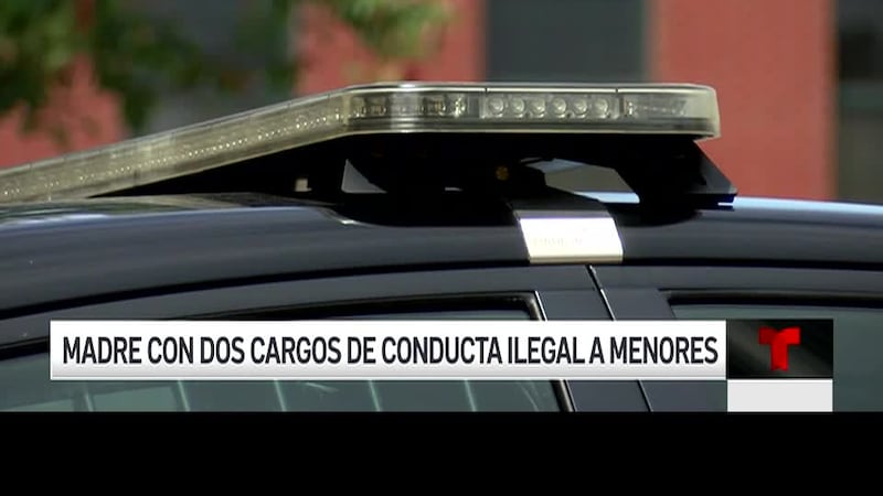 Madre arrestada tras ser encontrada inconsciente en su vehículo con sus dos hijos, según la...