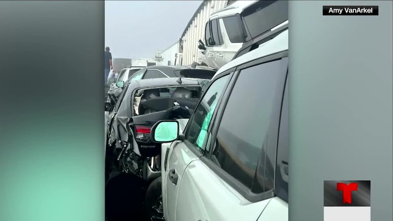 Accidente en cadena en interestatal involucró a más de 40 vehículos. Condado de Clarendon,...