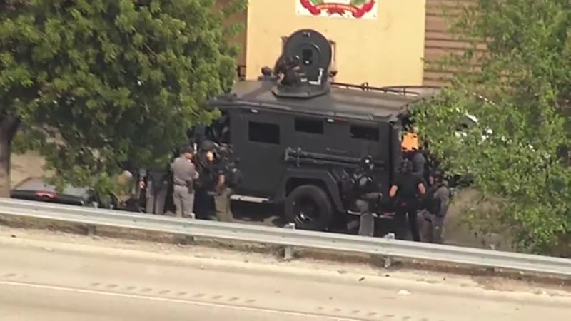 Arresto por agresión sexual termina con el sospechoso atrincherado. Autoridades dijeron que la...